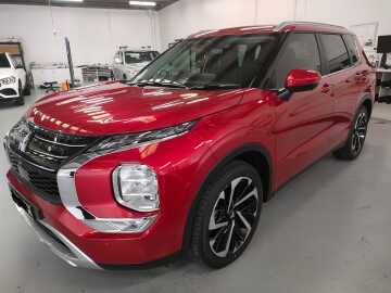 Mitsubishi Outlander (protected with REVIVIfy Paint Protection)