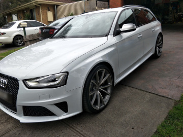 White Audi RS4